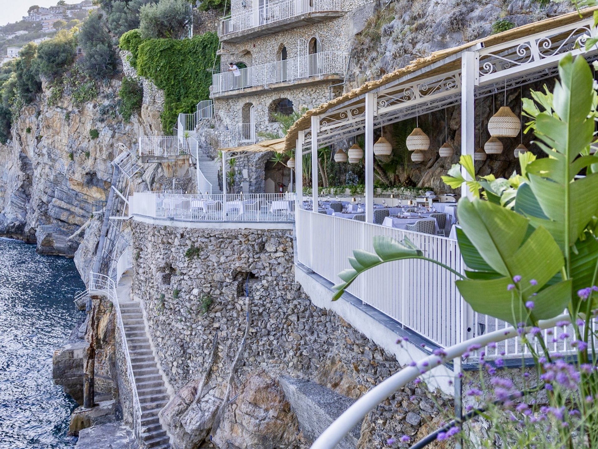 Le Grotte dell'Africana: lo storico locale in Costiera Amalfitana Le Grotte dell'Africana: lo storico locale in Costiera Amalfitana